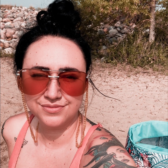 Meet your Posher, Jessica - Picture 1 of 1